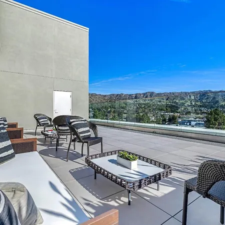 Cambria Hotel Burbank Airport-3